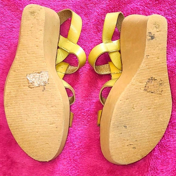 Strappy Wedges - Picture 6 of 7